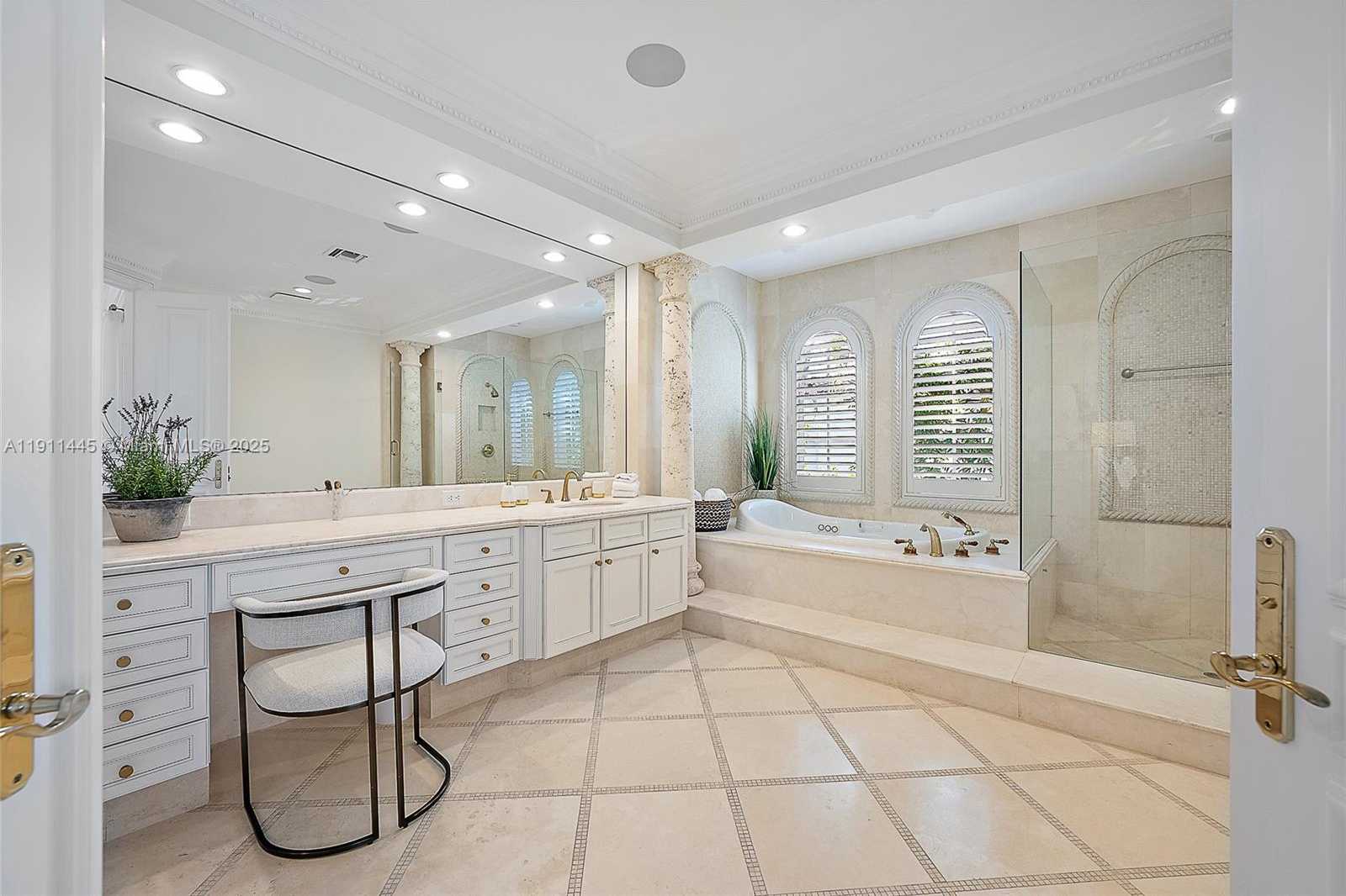 Small Image of 314 CHILEAN AVE, Palm Beach Number 24