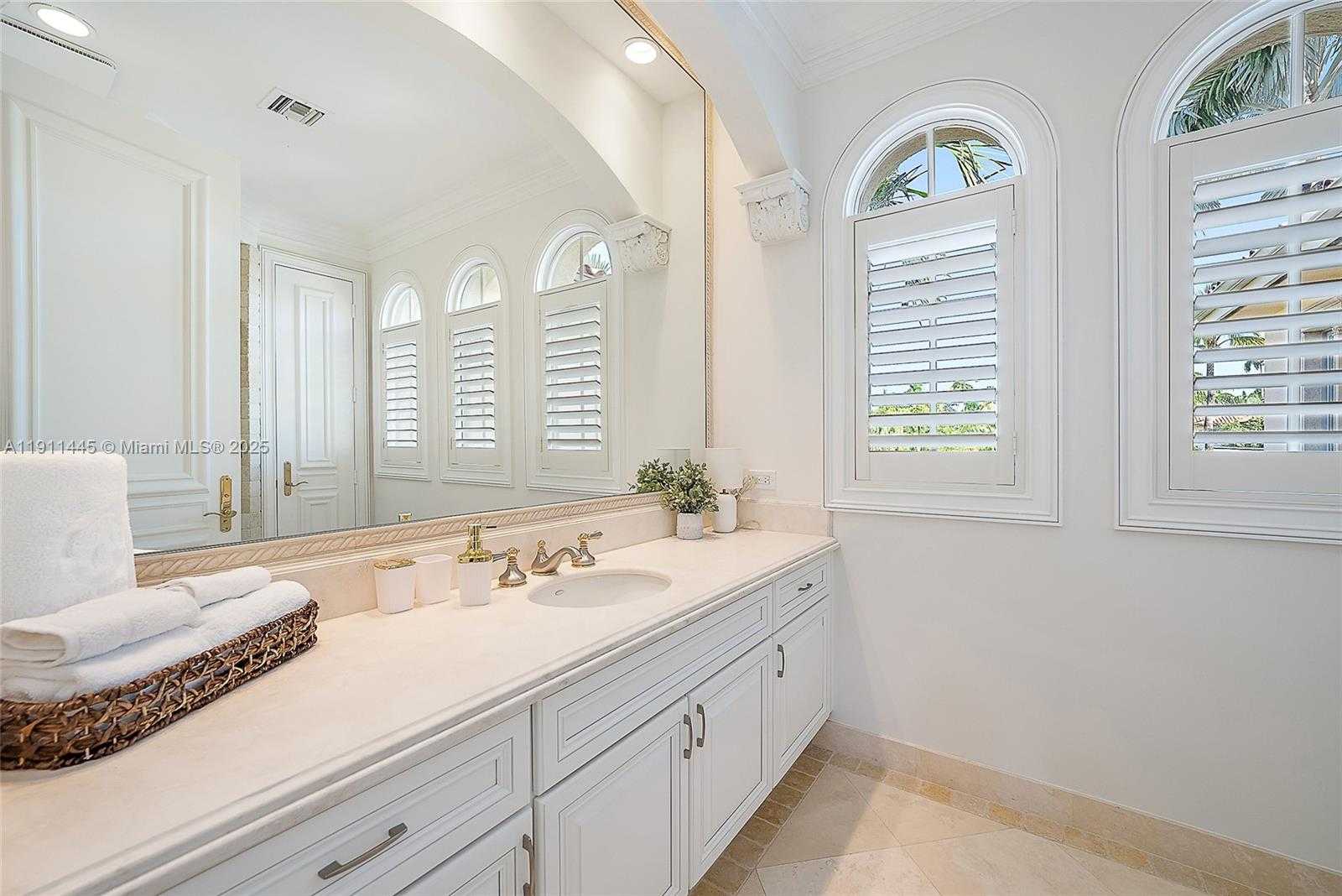 Small Image of 314 CHILEAN AVE, Palm Beach Number 31