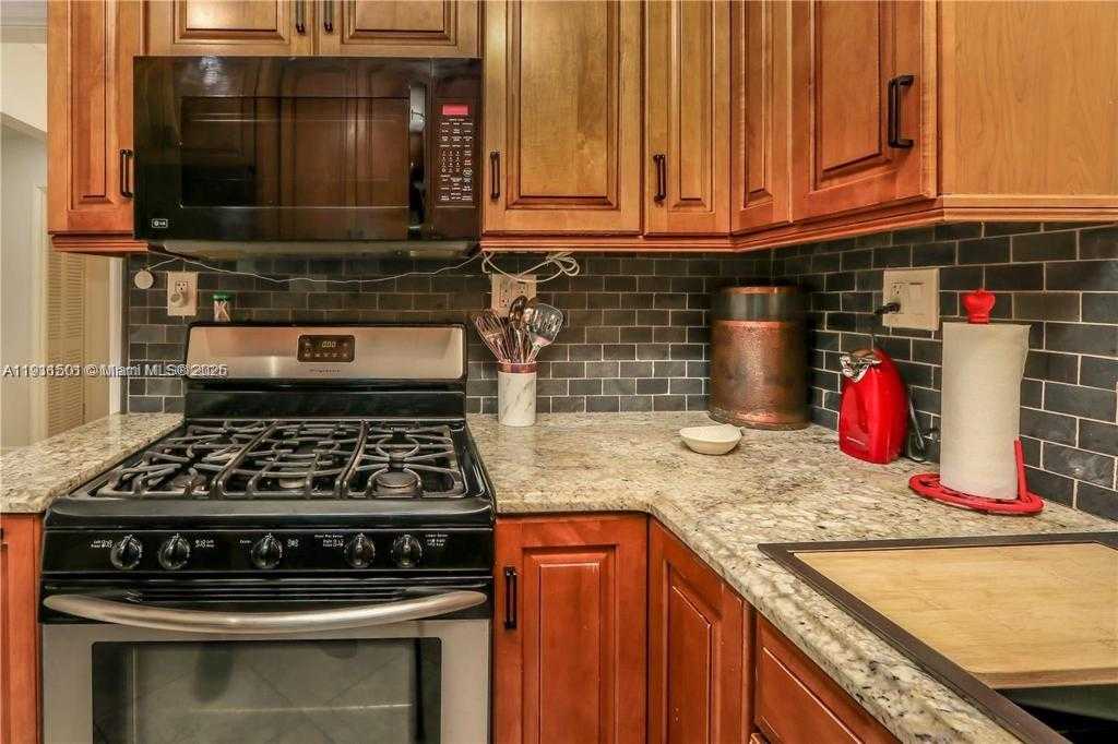 Small Image of 1516 FUNSTON ST, Hollywood Number 9