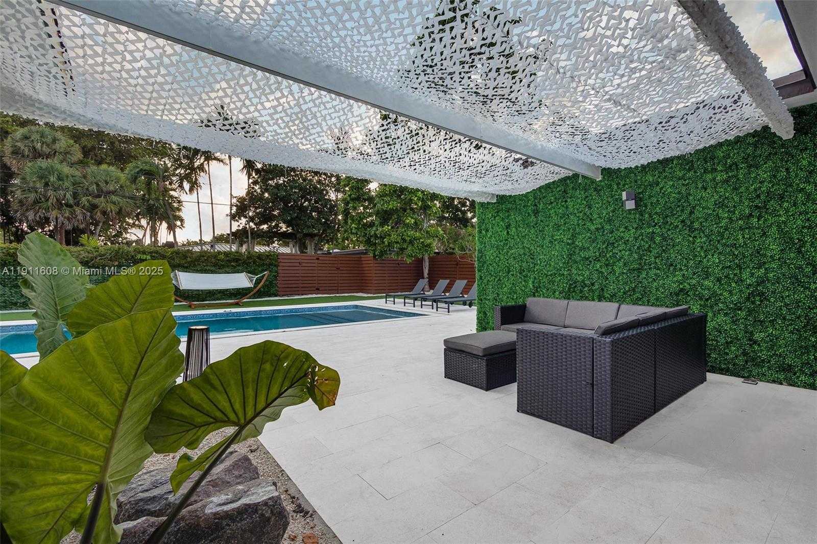 Small Image of 10658 NORTH EAST 11TH AVE, Miami Shores Number 12