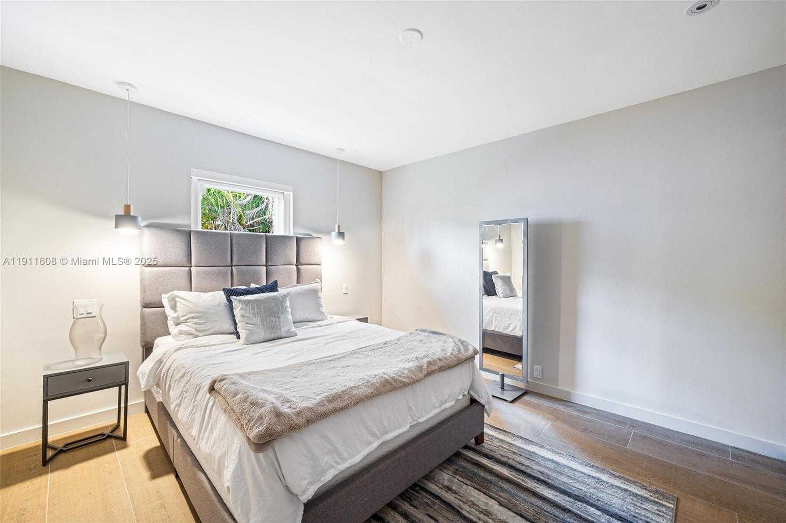 Small Image of 10658 NORTH EAST 11TH AVE, Miami Shores Number 19