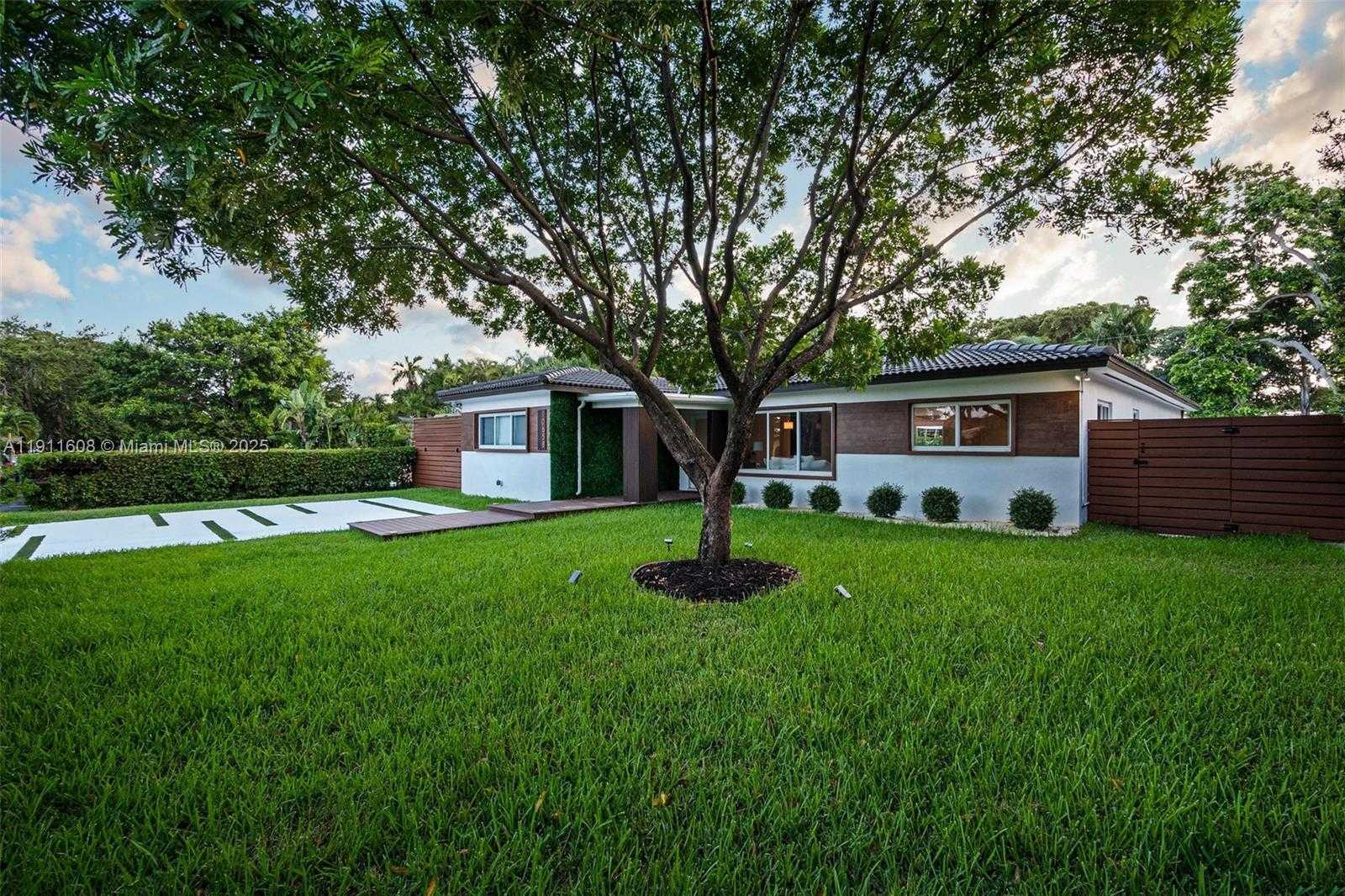 Small Image of 10658 NORTH EAST 11TH AVE, Miami Shores Number 21