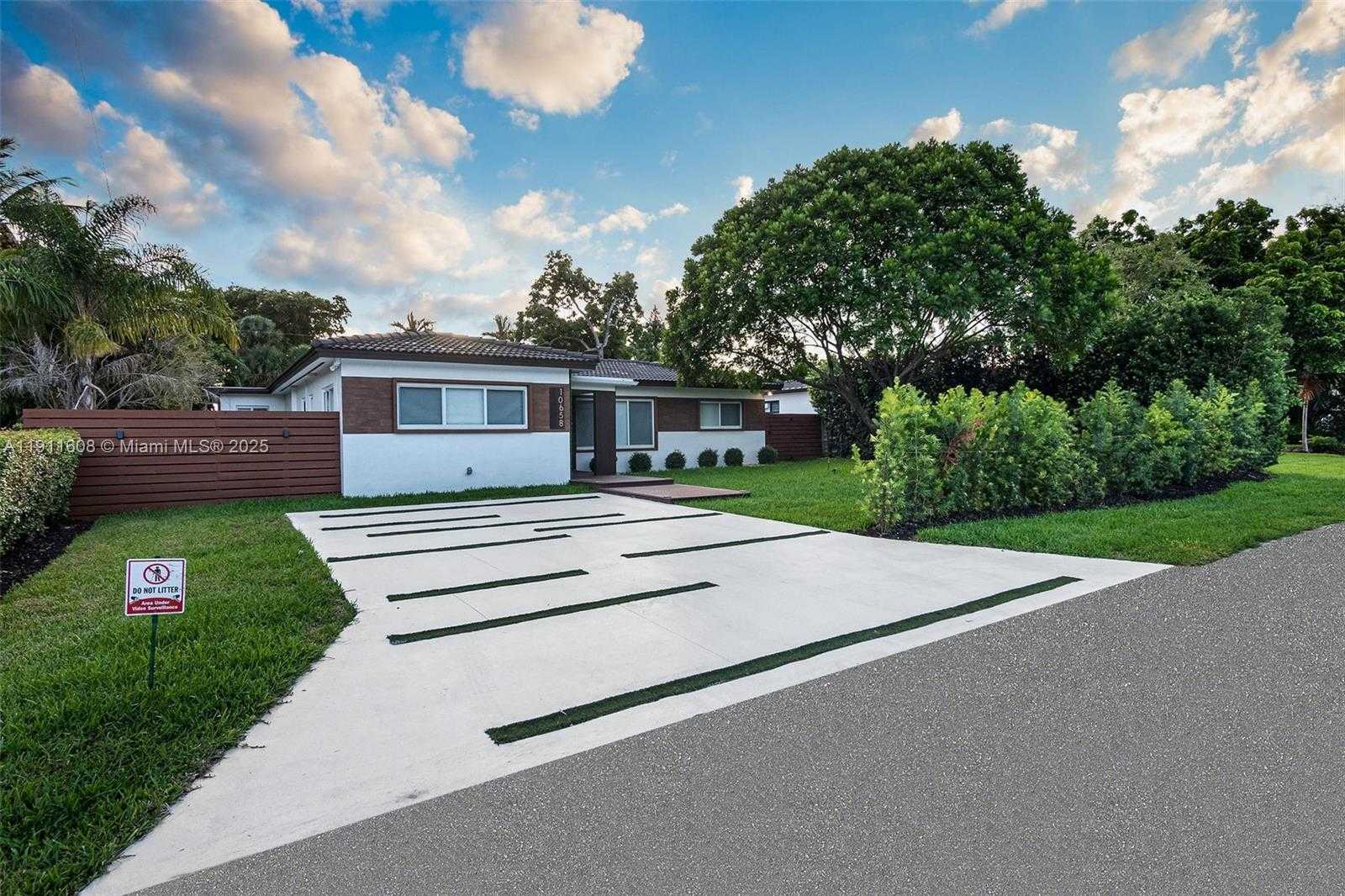 Small Image of 10658 NORTH EAST 11TH AVE, Miami Shores Number 26