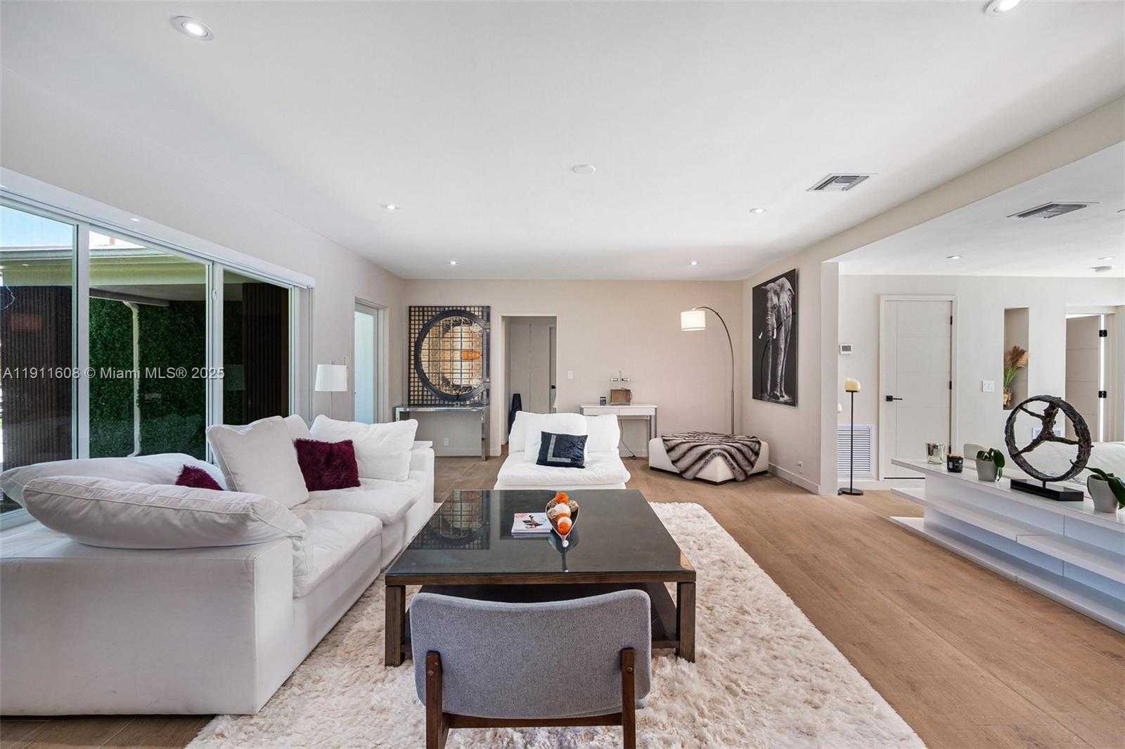 Small Image of 10658 NORTH EAST 11TH AVE, Miami Shores Number 5