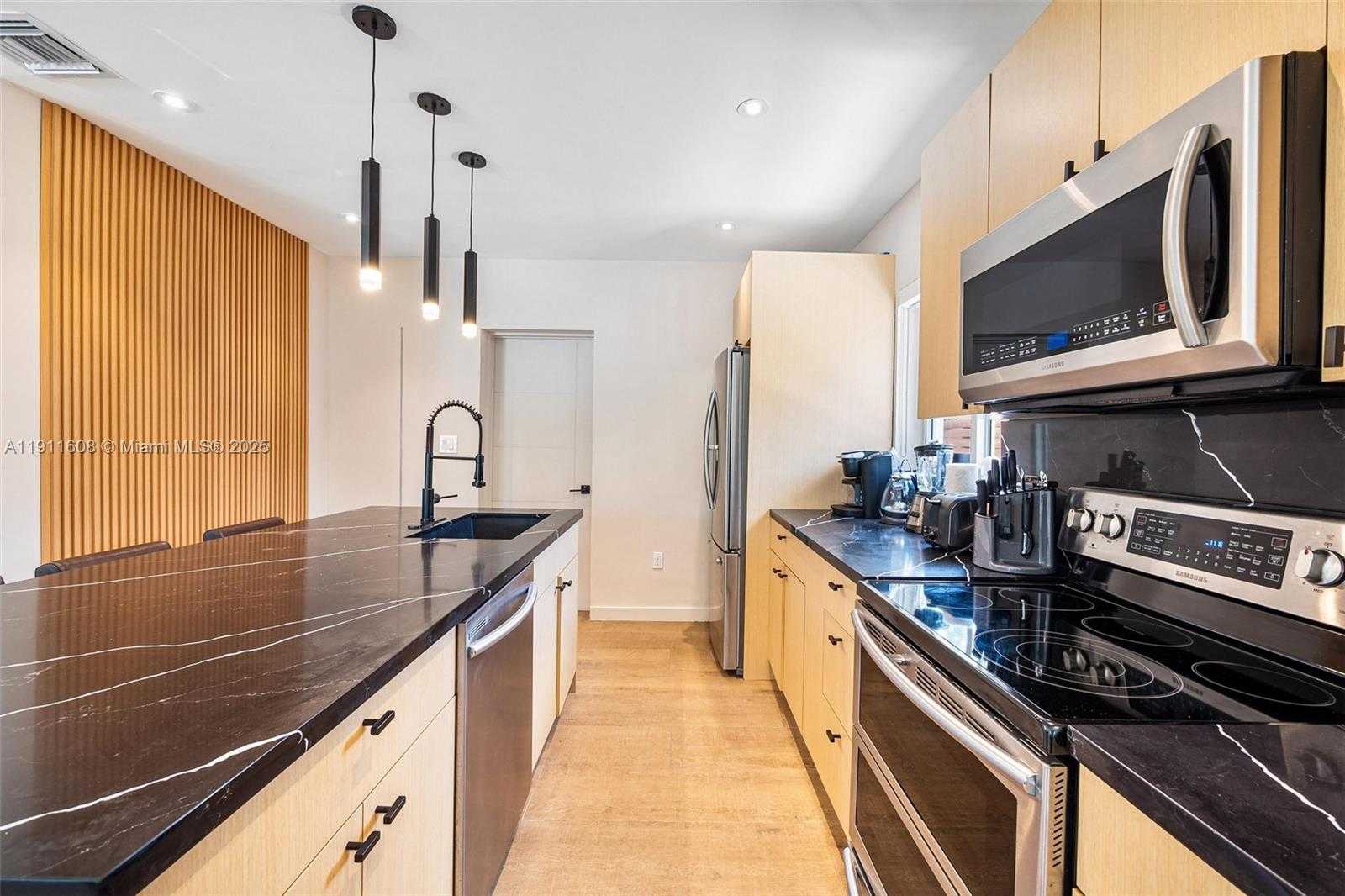 Small Image of 10658 NORTH EAST 11TH AVE, Miami Shores Number 9