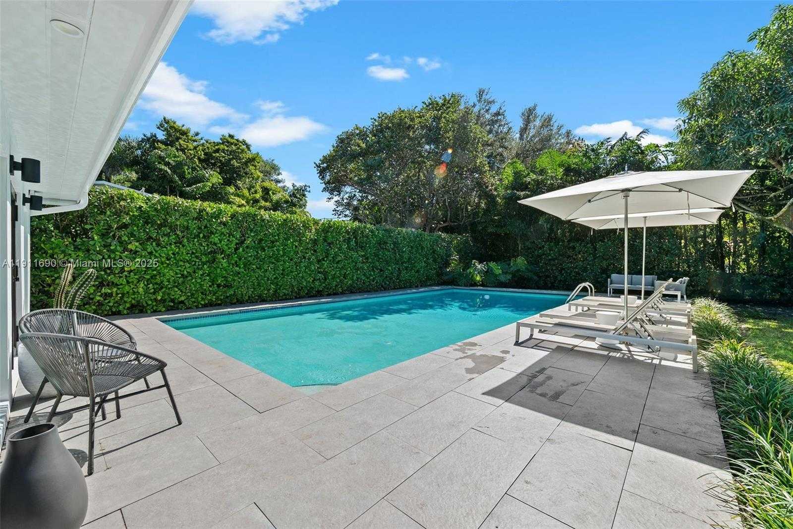 Small Image of 5840 SOUTH WEST 77TH TER, South Miami Number 25