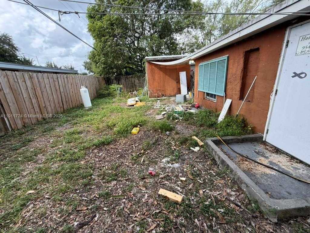 Small Image of 6036 SOUTH WEST 40TH CT, Miramar Number 2