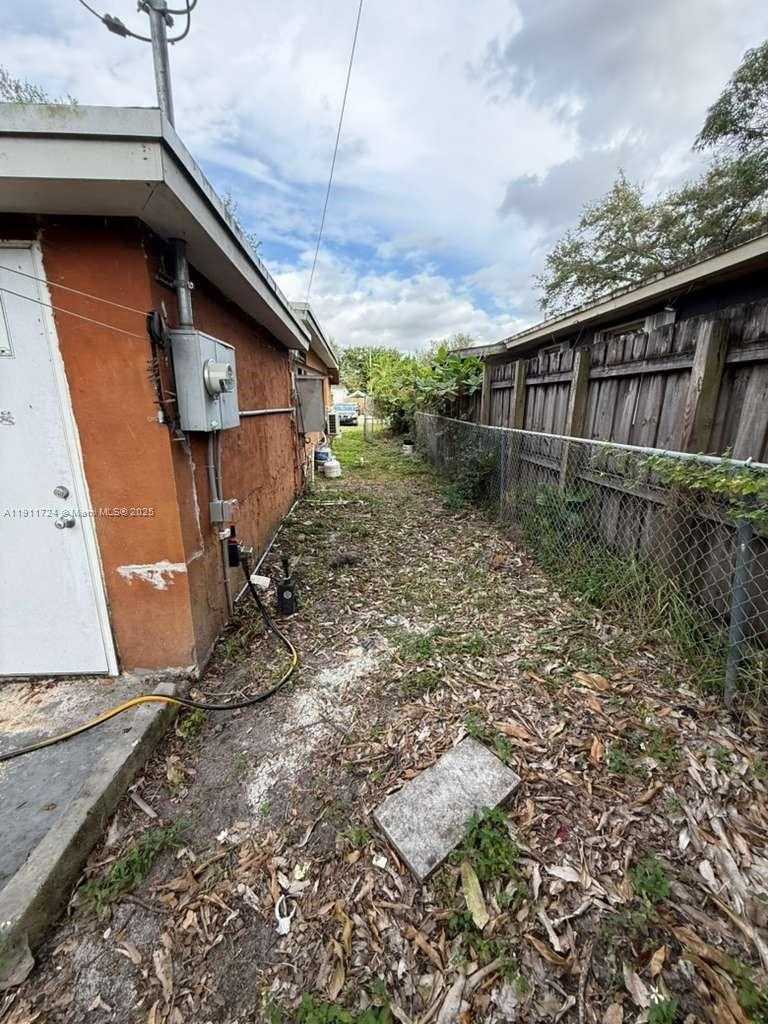 Small Image of 6036 SOUTH WEST 40TH CT, Miramar Number 4