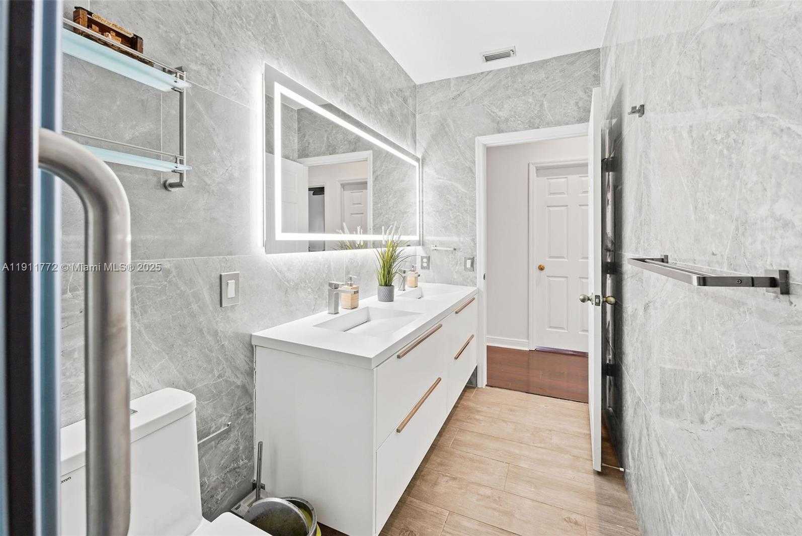 Small Image of 11258 NORTH WEST 47TH LN, Doral Number 15