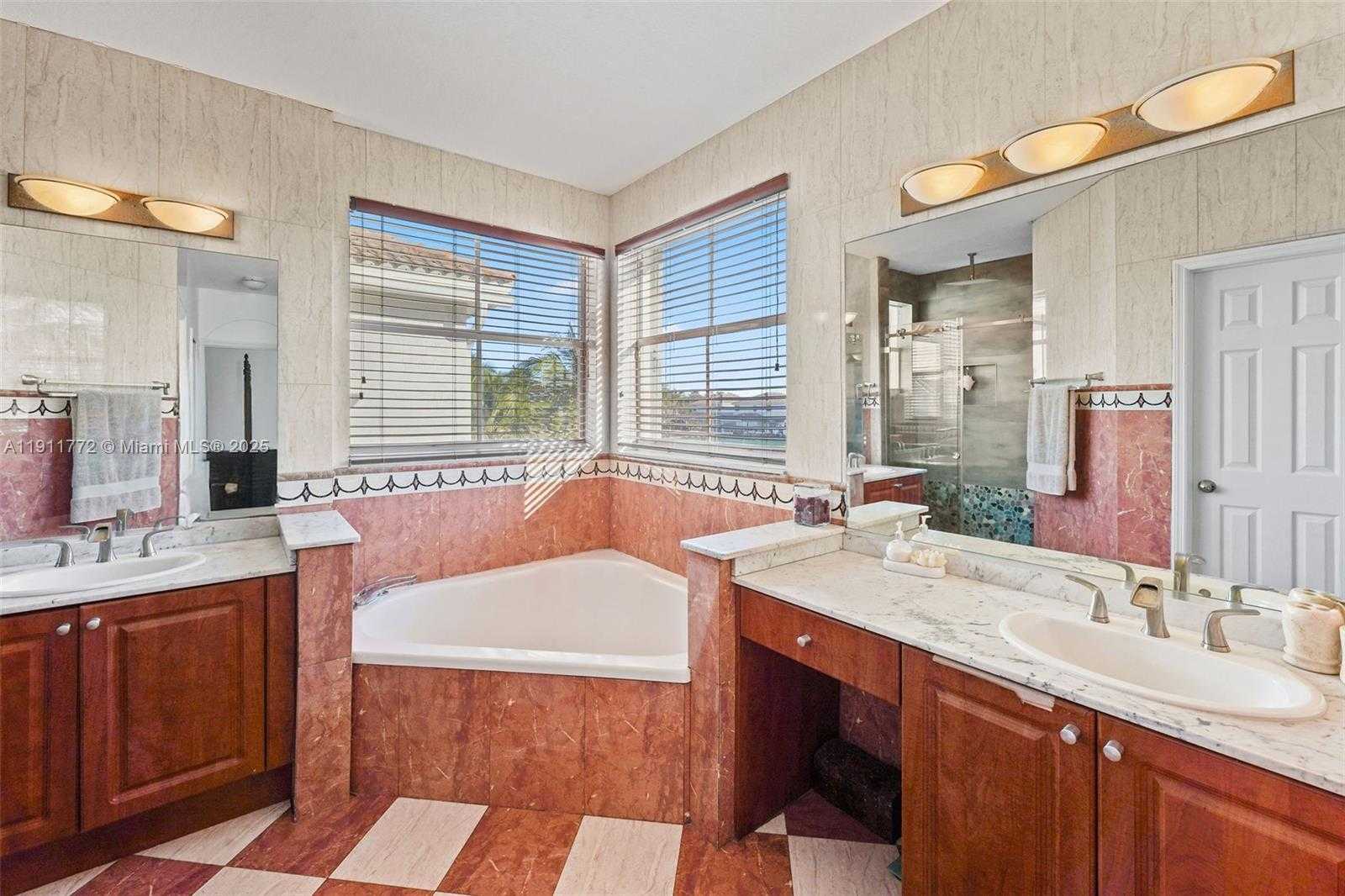 Small Image of 11258 NORTH WEST 47TH LN, Doral Number 17