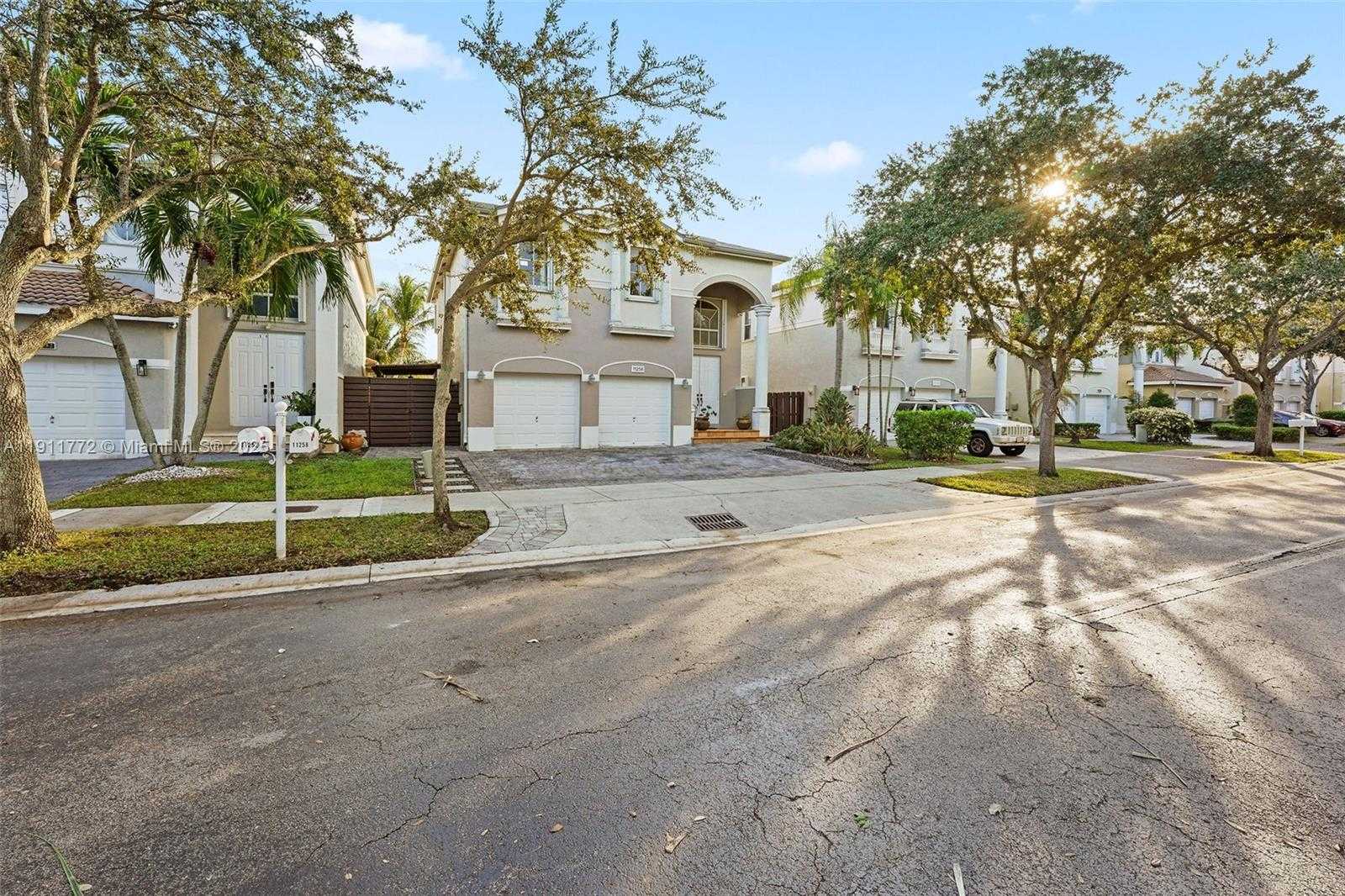 Small Image of 11258 NORTH WEST 47TH LN, Doral Number 24