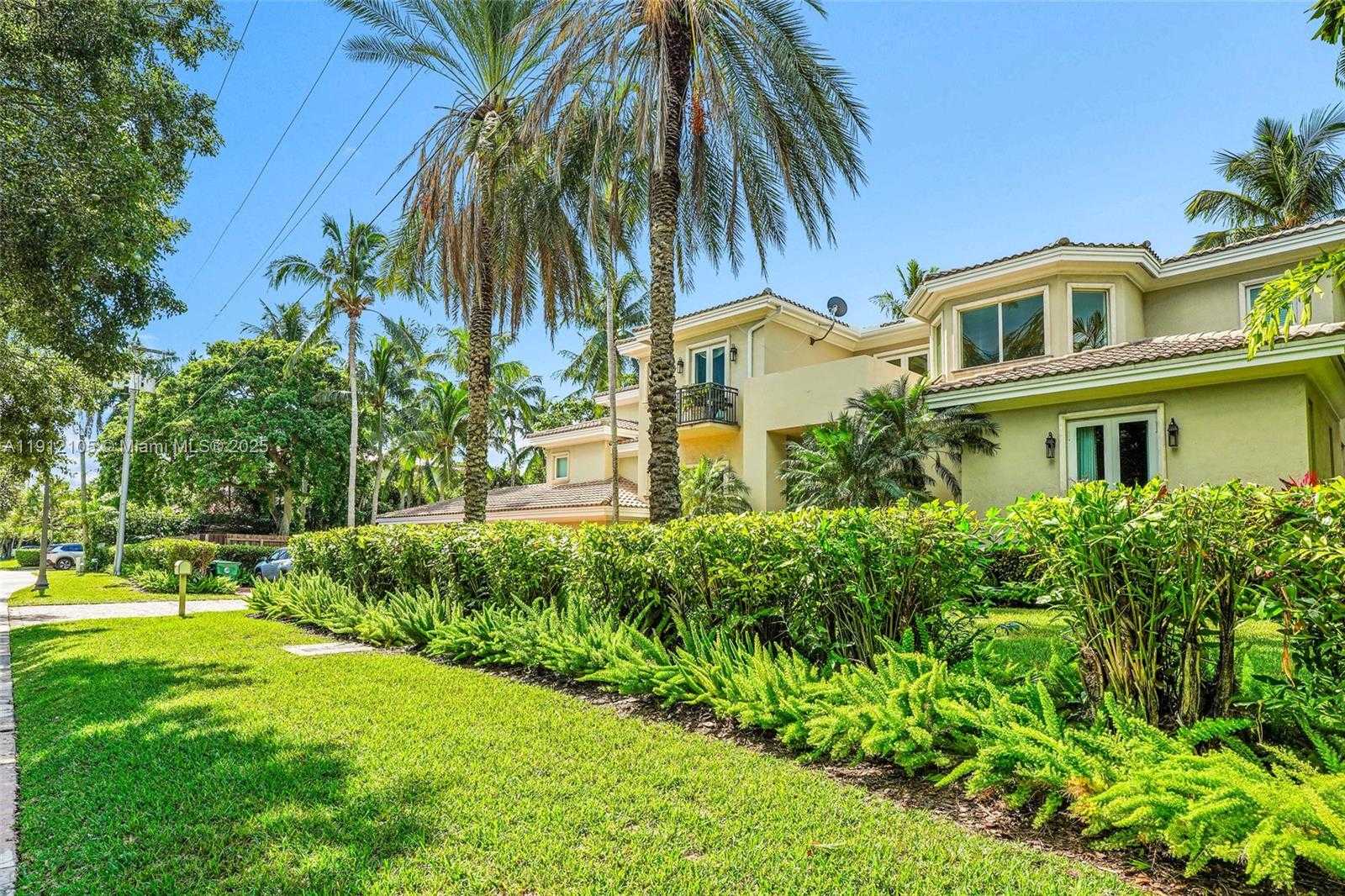 Small Image of 550 HARBOR DR, Key Biscayne Number 10