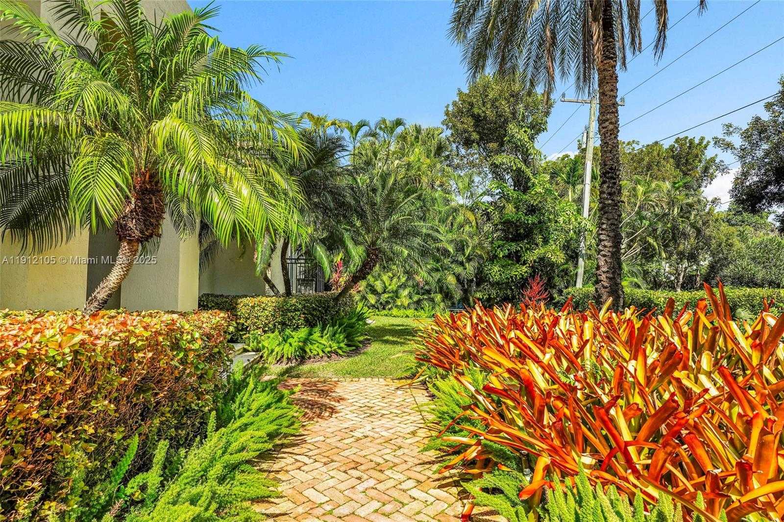 Small Image of 550 HARBOR DR, Key Biscayne Number 18