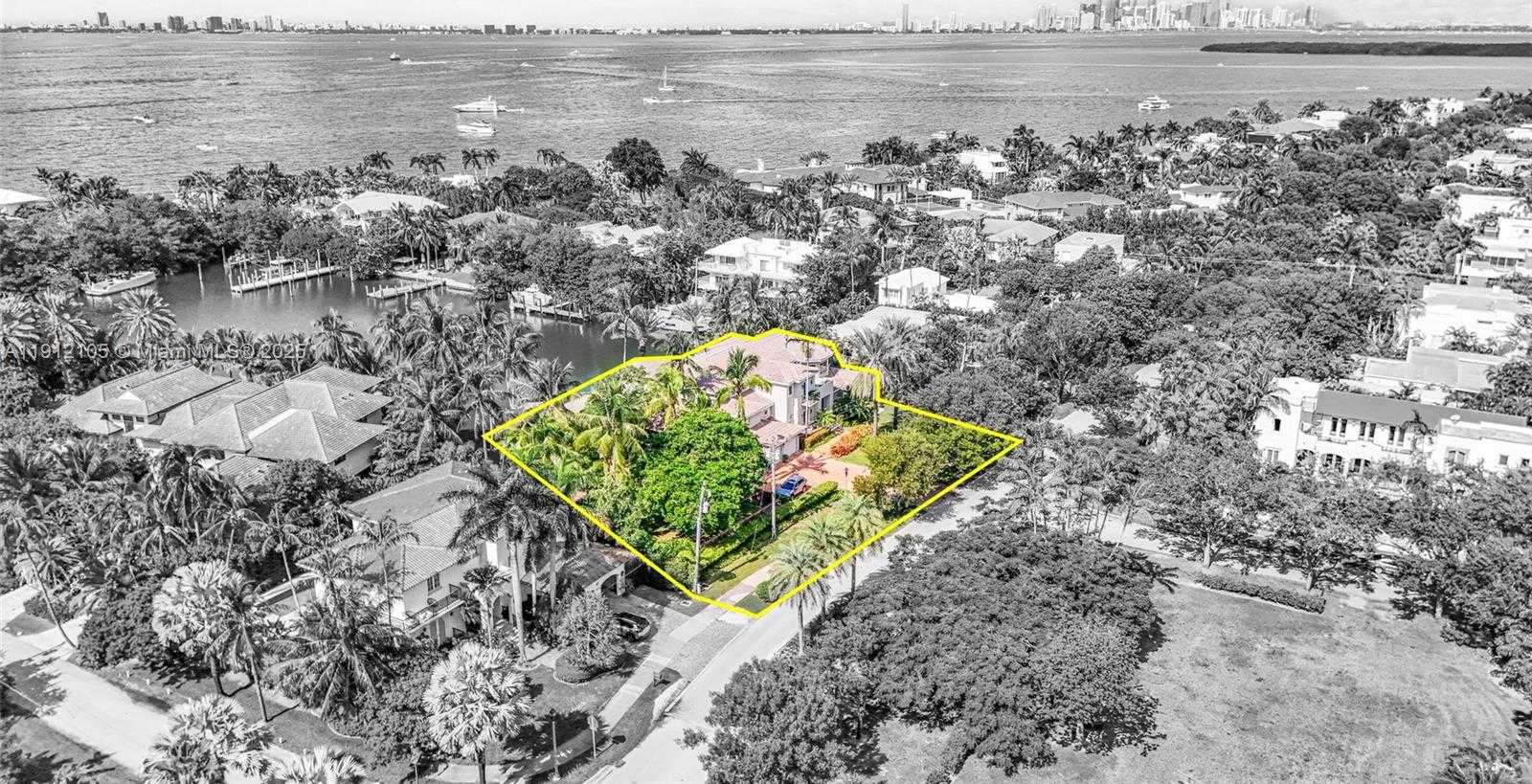 Small Image of 550 HARBOR DR, Key Biscayne Number 3