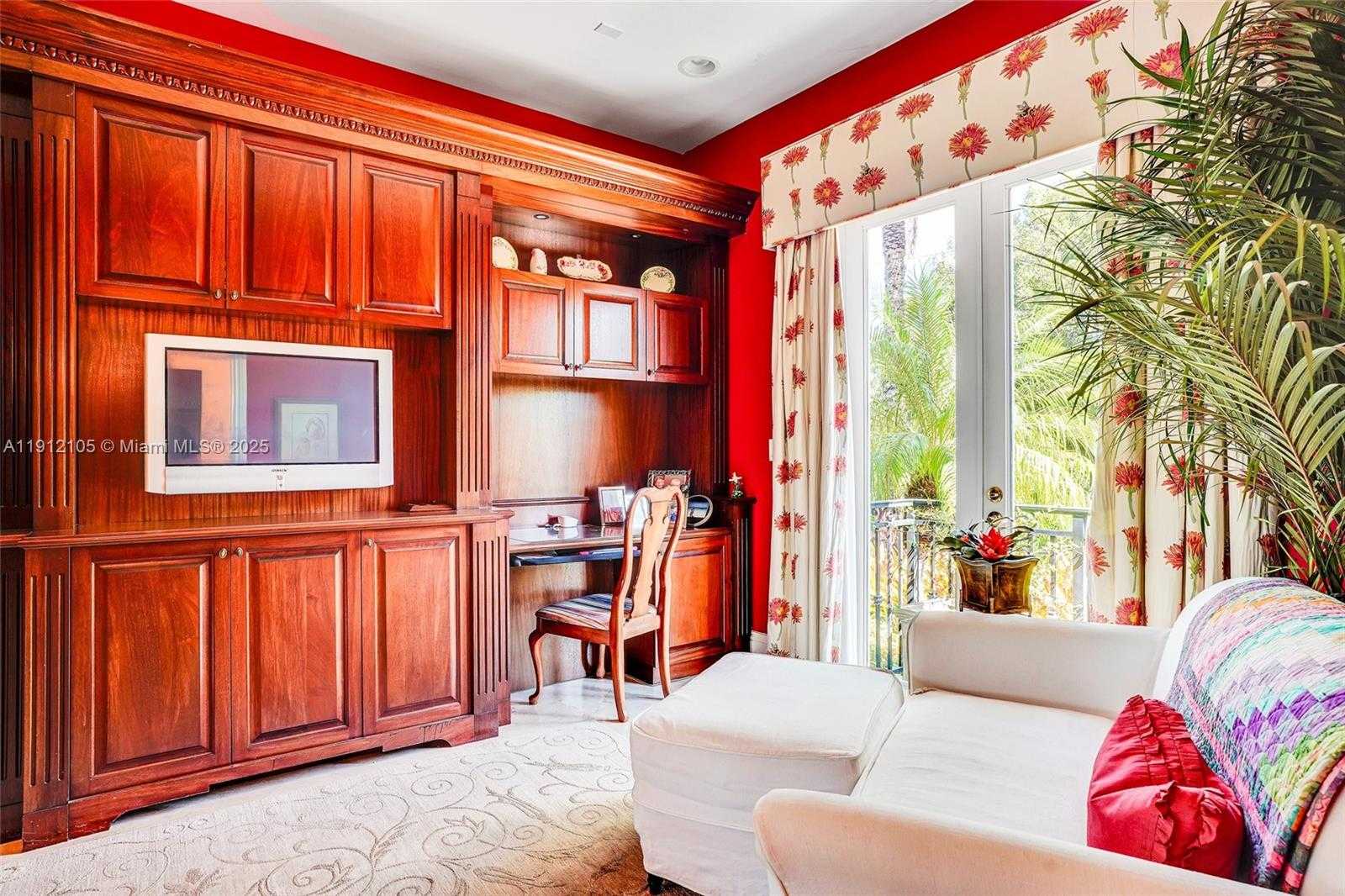 Small Image of 550 HARBOR DR, Key Biscayne Number 31