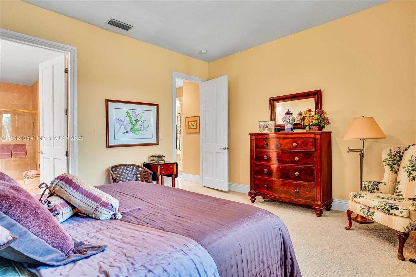 Small Image of 550 HARBOR DR, Key Biscayne Number 33