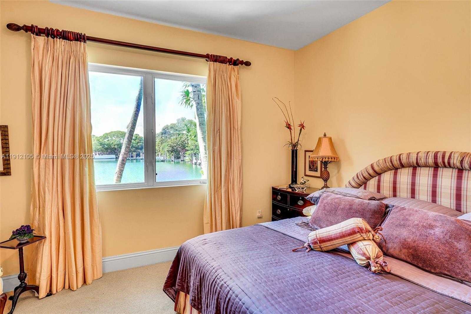 Small Image of 550 HARBOR DR, Key Biscayne Number 34