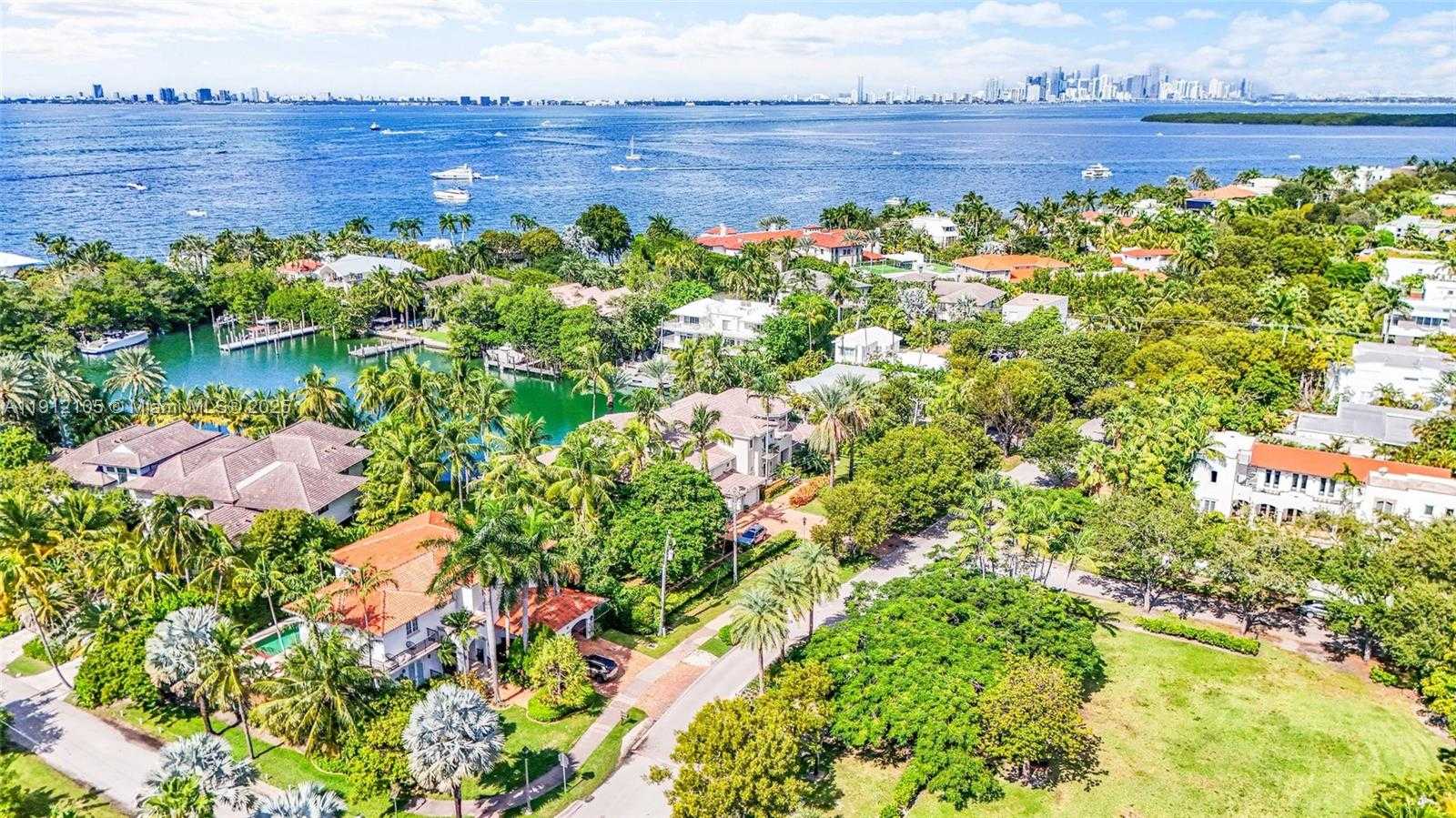 Small Image of 550 HARBOR DR, Key Biscayne Number 4