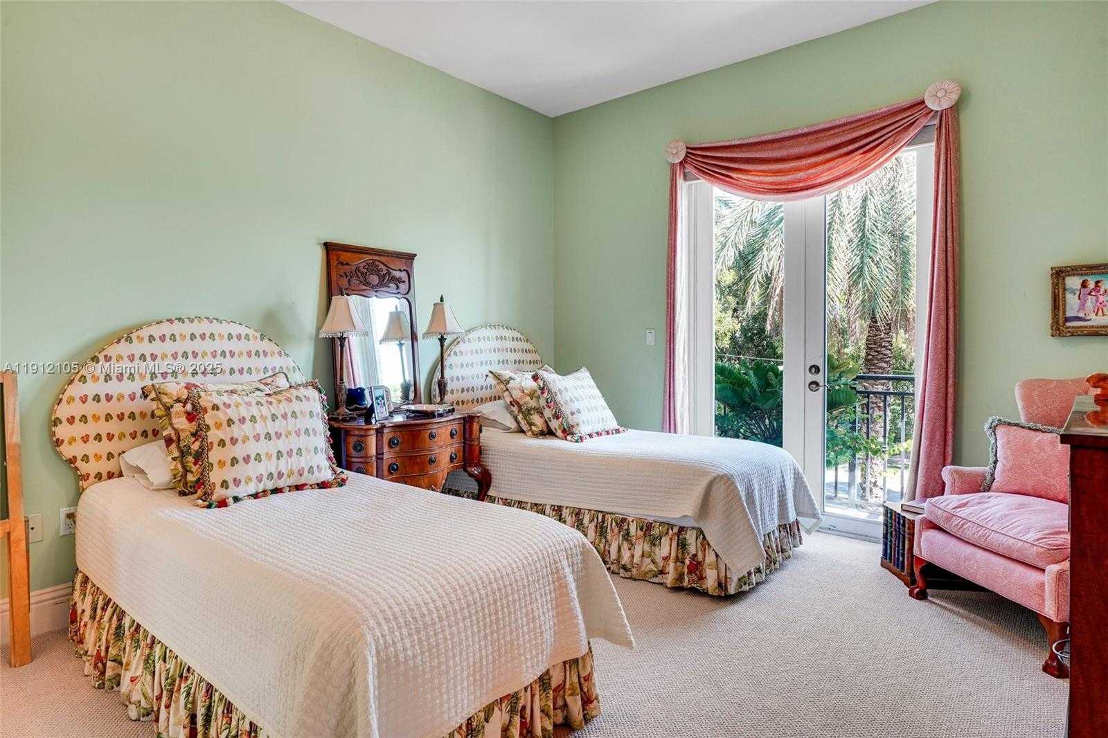 Small Image of 550 HARBOR DR, Key Biscayne Number 40