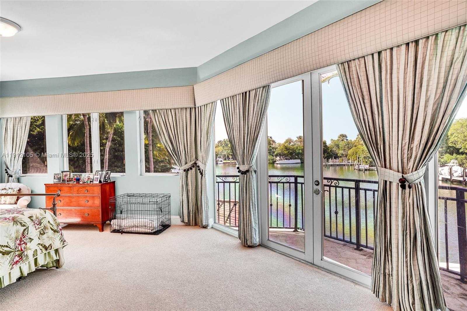 Small Image of 550 HARBOR DR, Key Biscayne Number 51