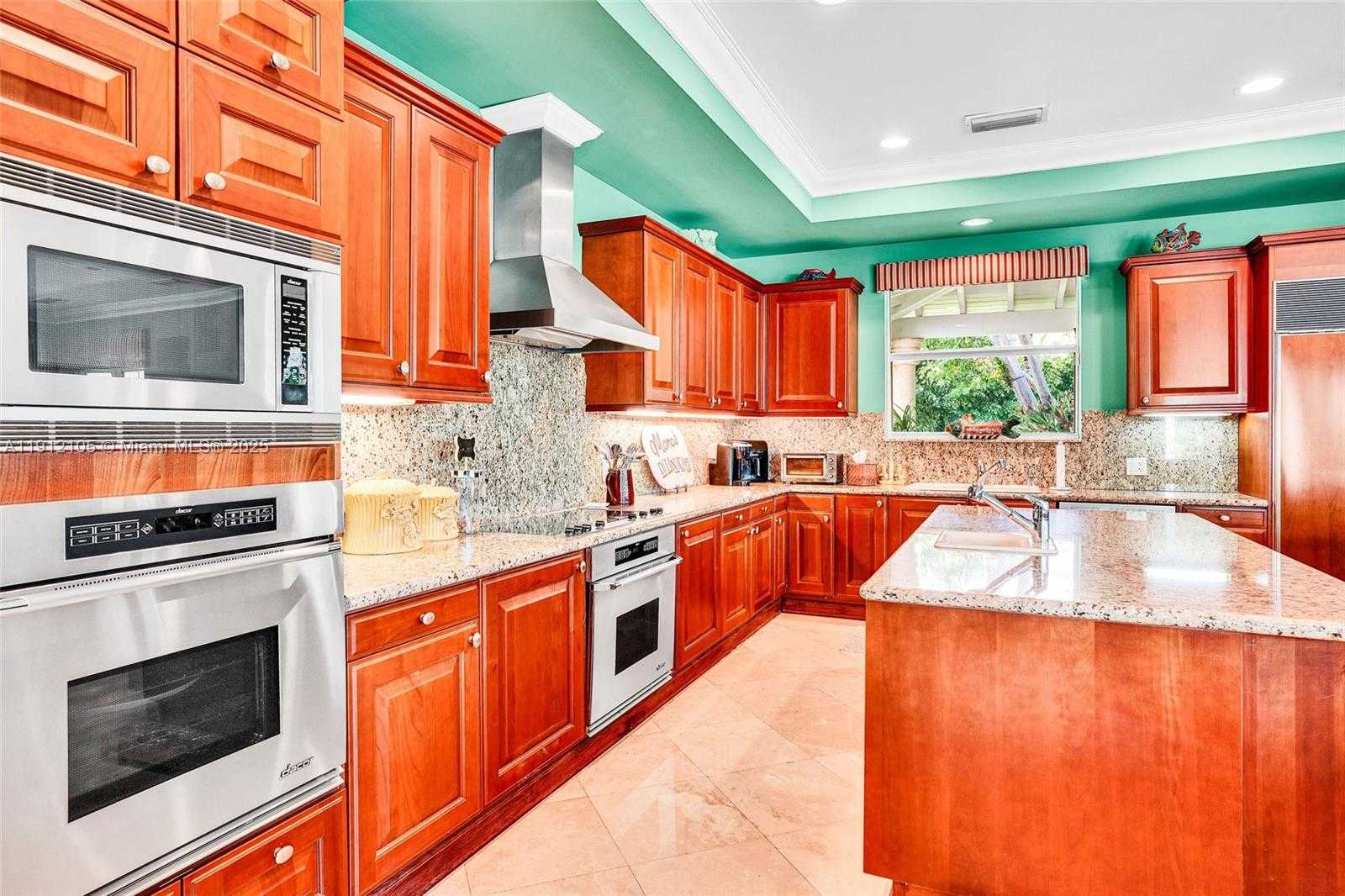 Small Image of 550 HARBOR DR, Key Biscayne Number 52