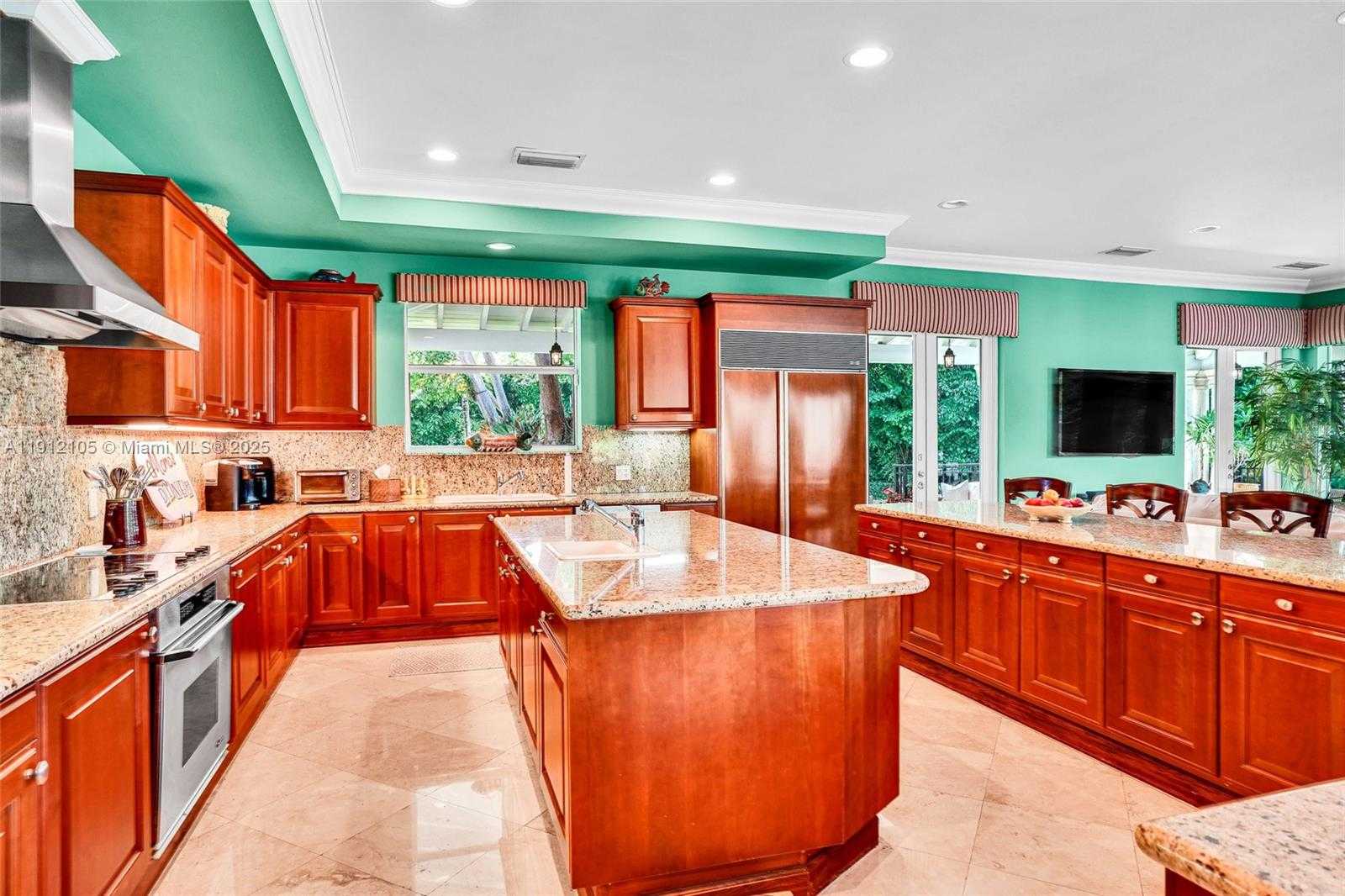 Small Image of 550 HARBOR DR, Key Biscayne Number 53