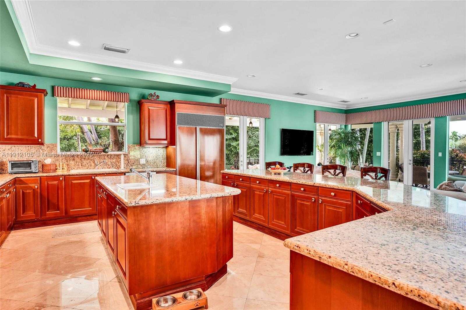 Small Image of 550 HARBOR DR, Key Biscayne Number 54