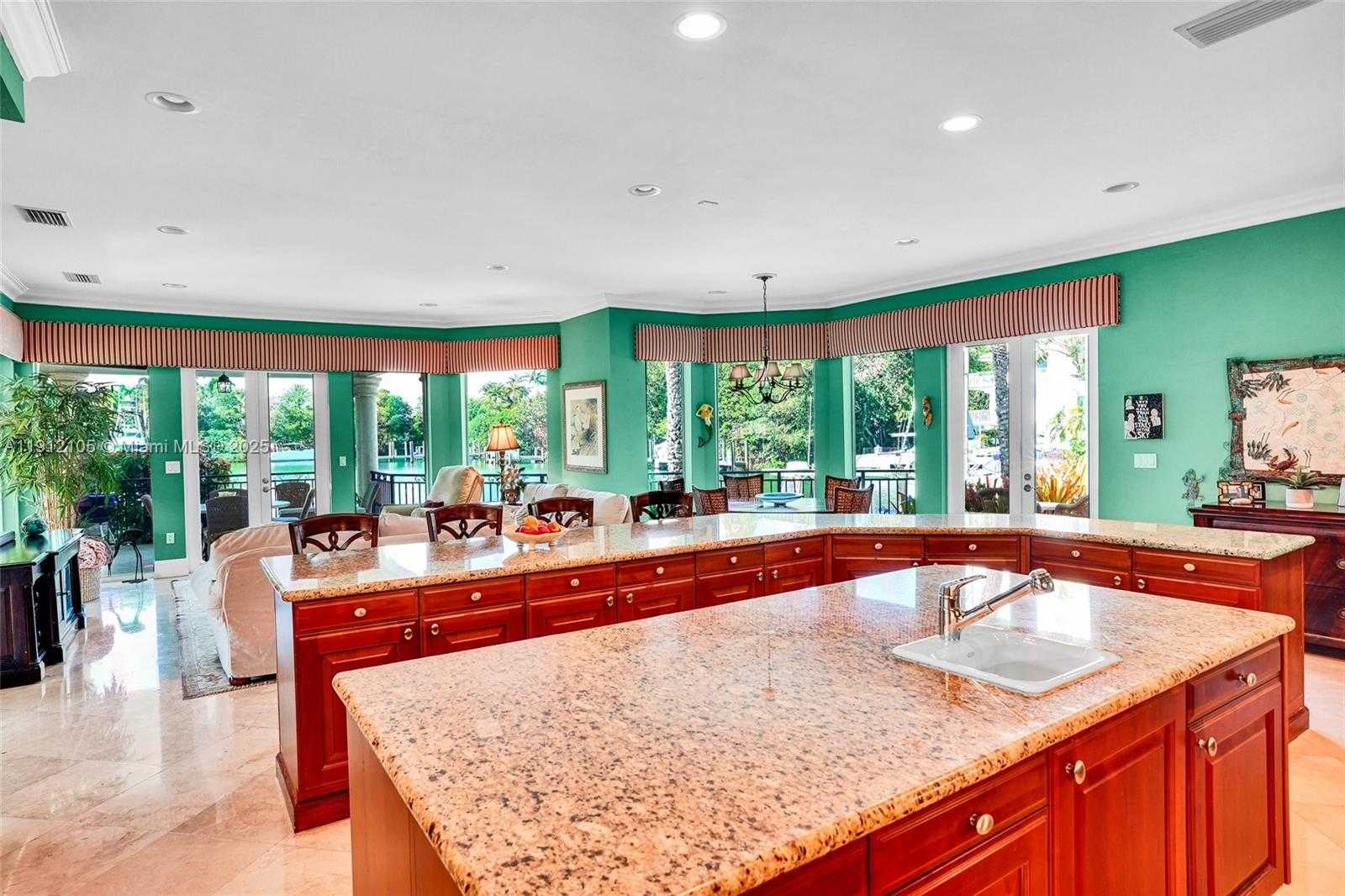 Small Image of 550 HARBOR DR, Key Biscayne Number 56