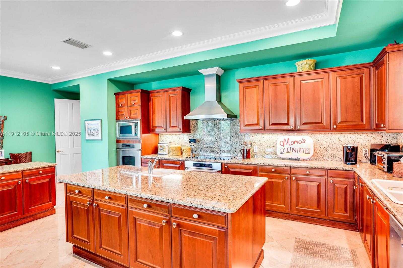 Small Image of 550 HARBOR DR, Key Biscayne Number 57