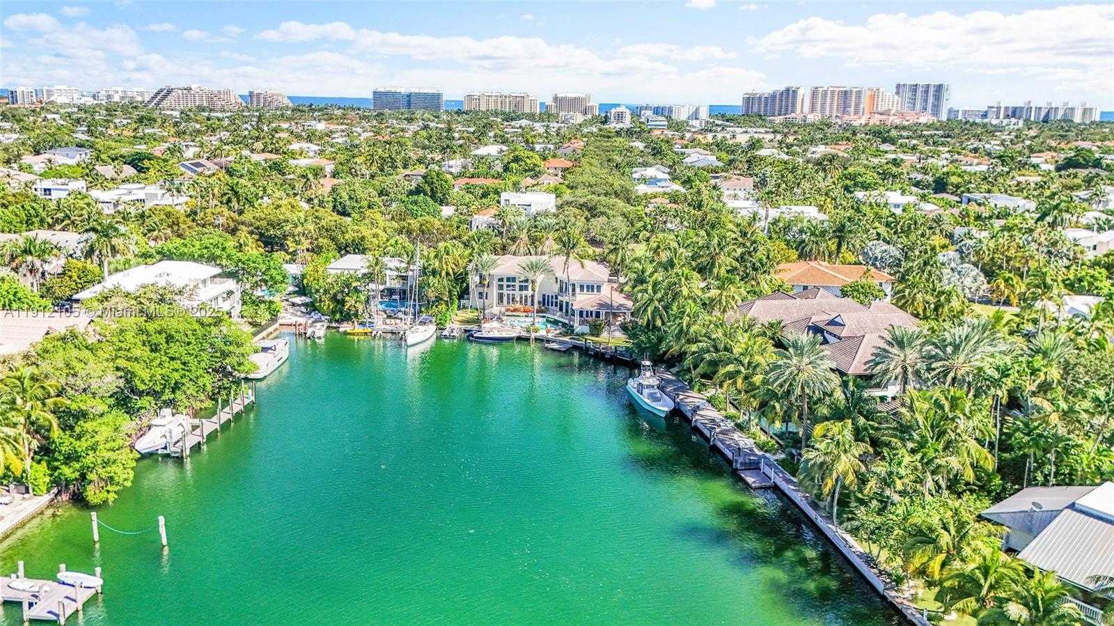 Small Image of 550 HARBOR DR, Key Biscayne Number 8