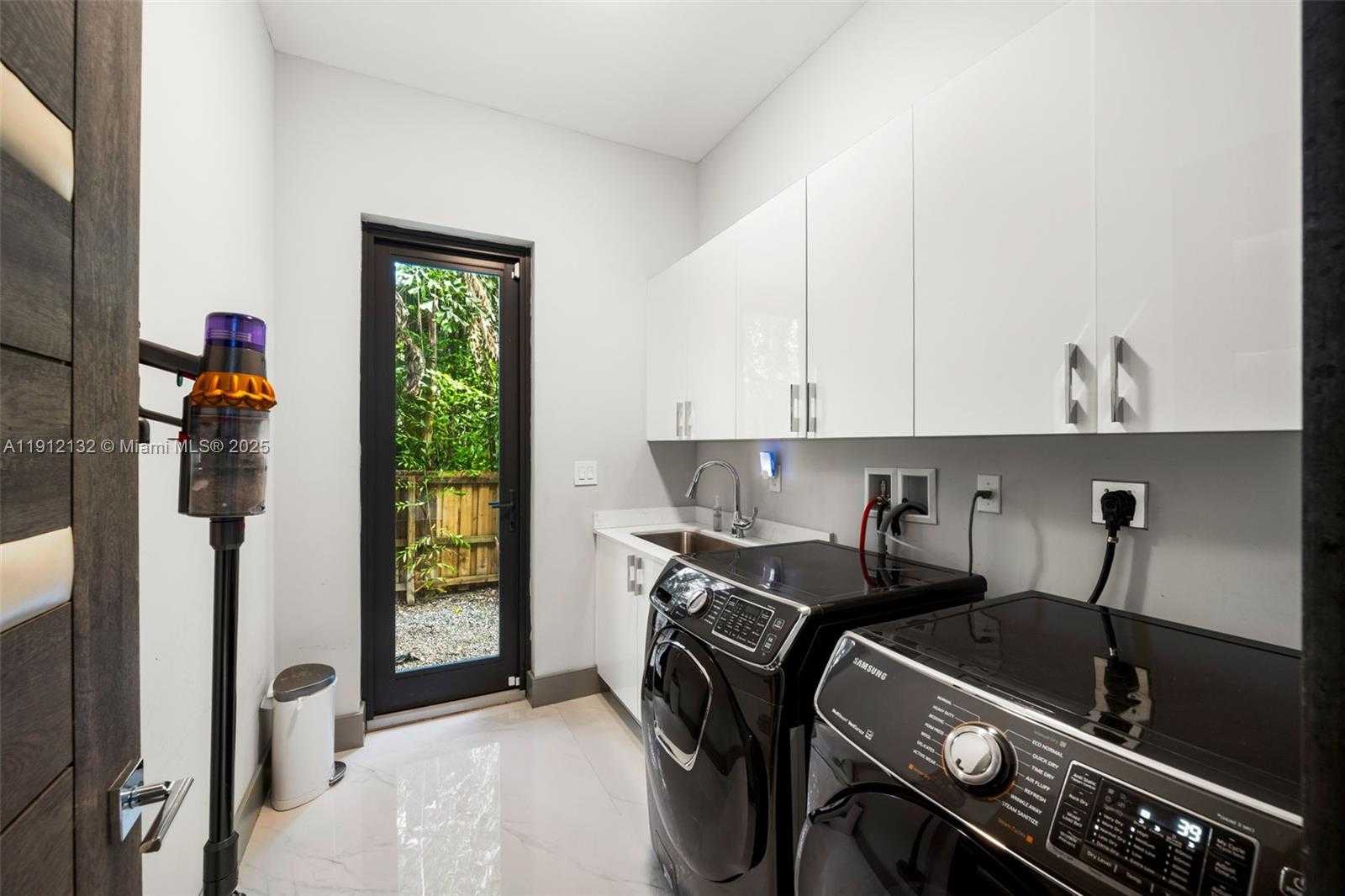 Small Image of 4185 VENTURA AVE, Coconut Grove Number 50