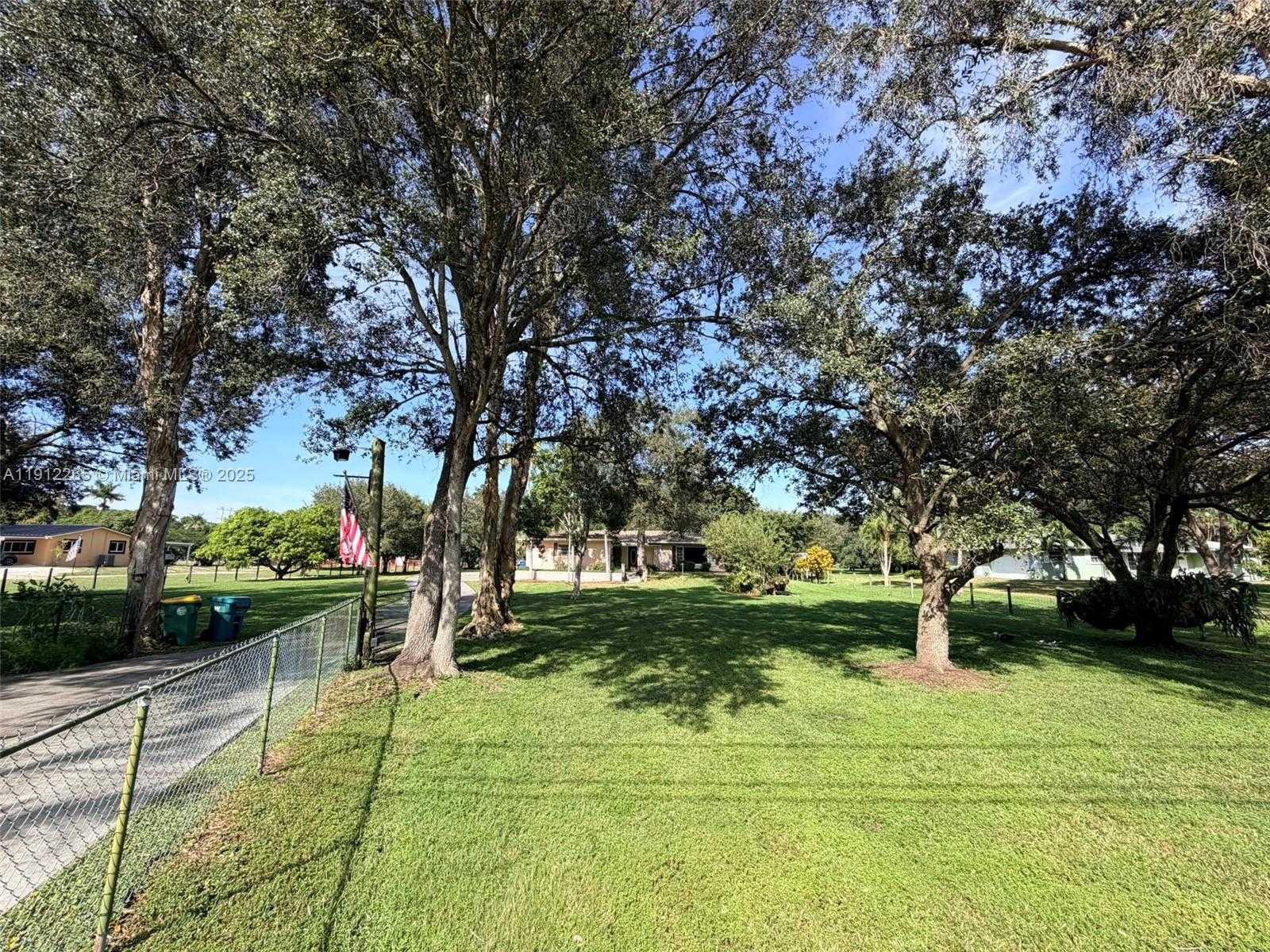 Small Image of 14431 MUSTANG TRL, Southwest Ranches Number 3