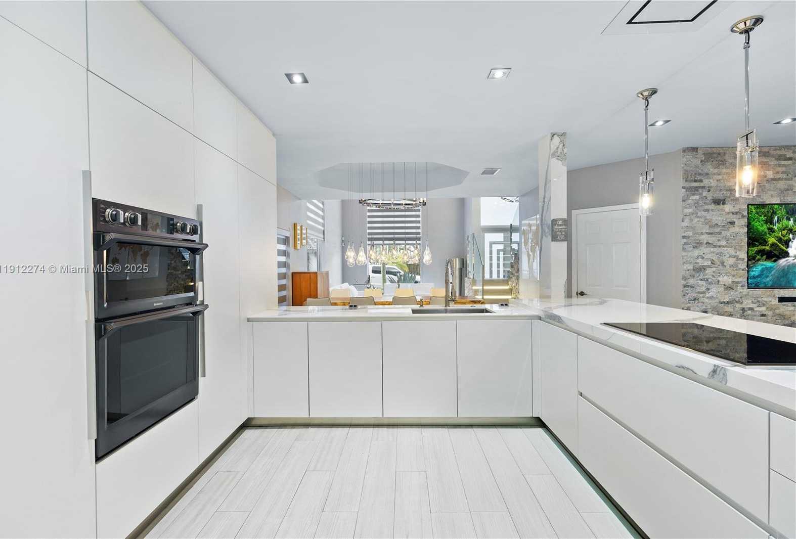 Small Image of 5869 NORTH WEST 112TH CT, Doral Number 11