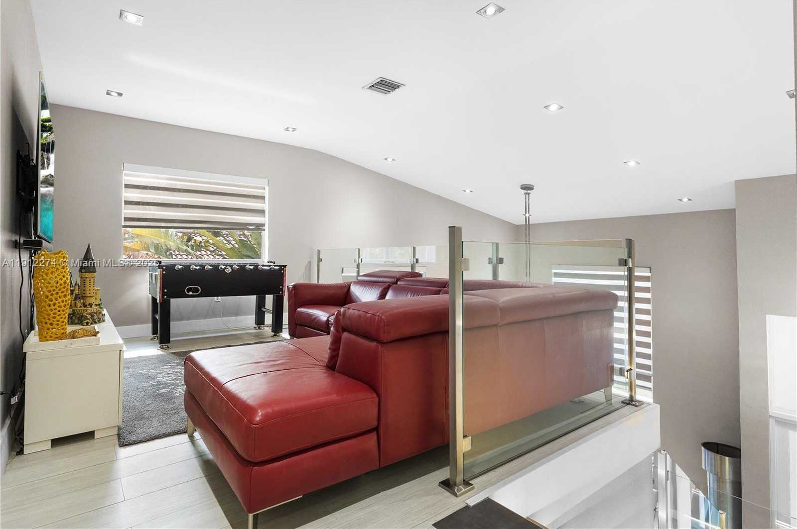 Small Image of 5869 NORTH WEST 112TH CT, Doral Number 15