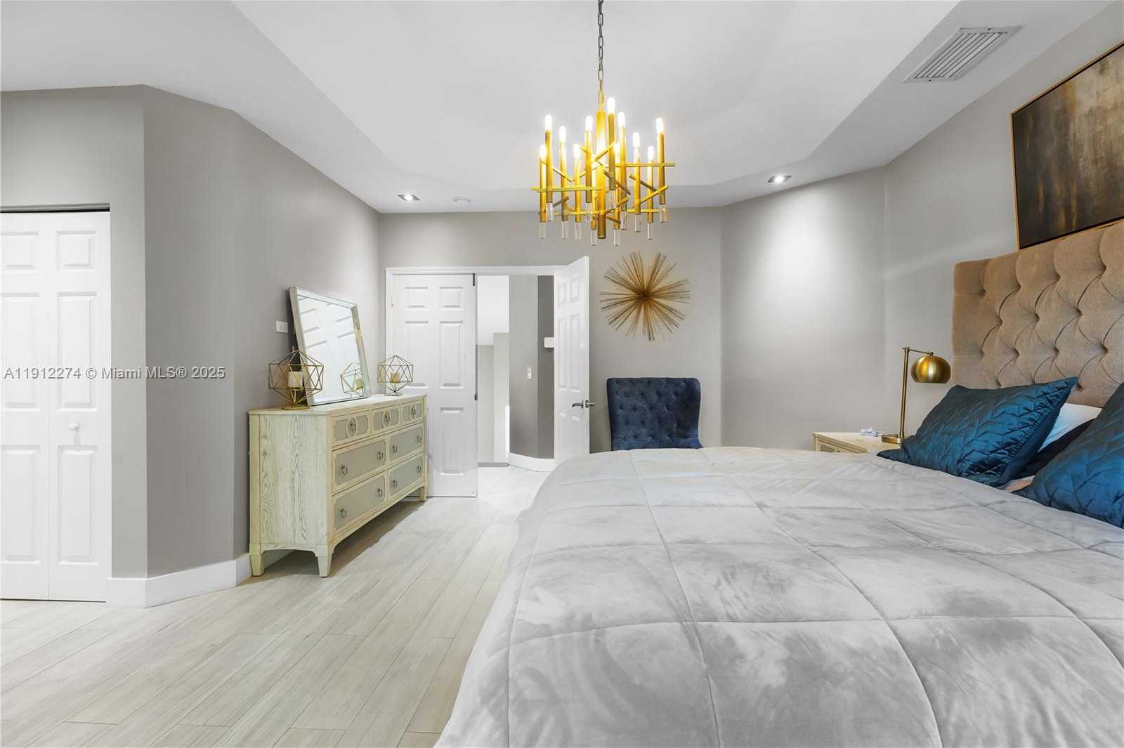 Small Image of 5869 NORTH WEST 112TH CT, Doral Number 20