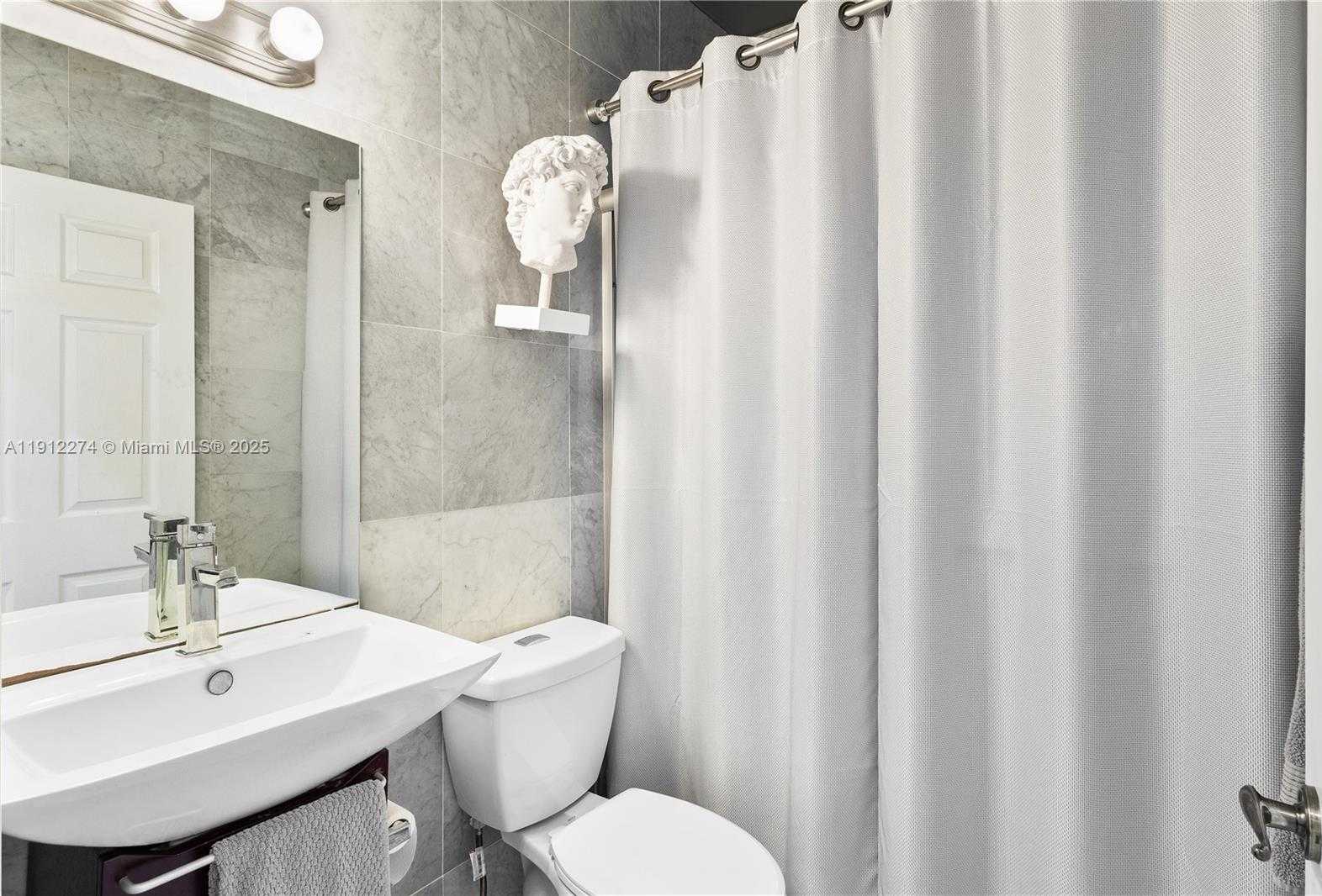 Small Image of 5869 NORTH WEST 112TH CT, Doral Number 27