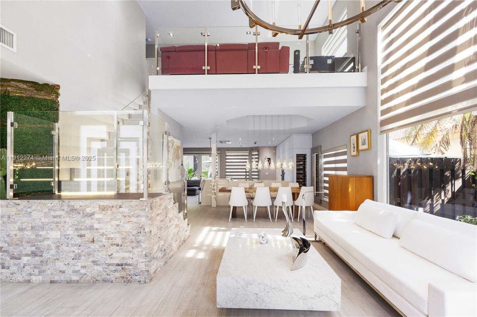 Small Image of 5869 NORTH WEST 112TH CT, Doral Number 4