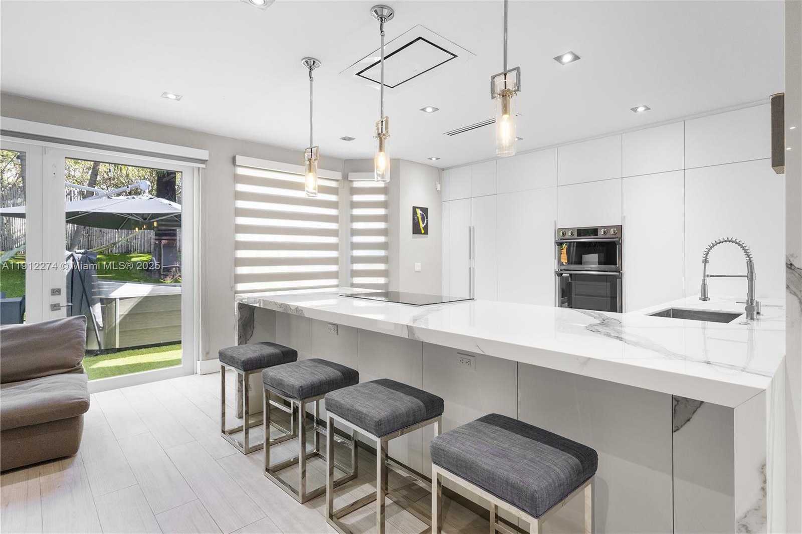 Small Image of 5869 NORTH WEST 112TH CT, Doral Number 8