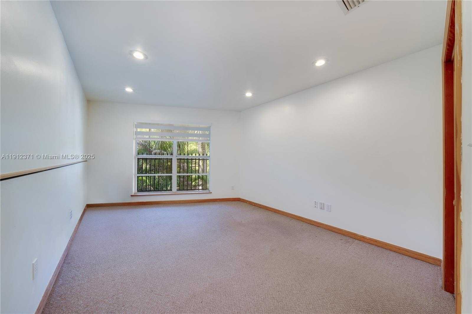 Small Image of 2997 DAY AVE, Miami Number 9