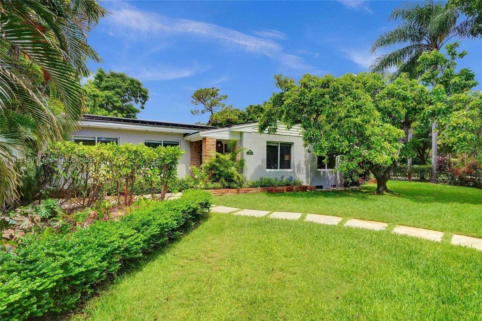 Small Image of 5620 ALHAMBRA CIR, Coral Gables Number 1
