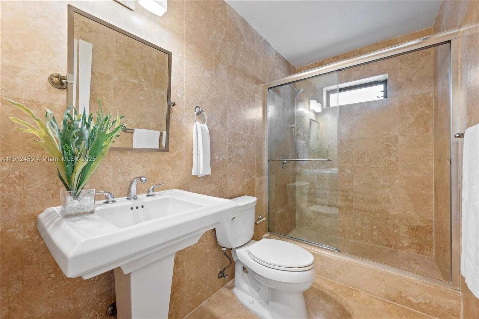 Small Image of 5620 ALHAMBRA CIR, Coral Gables Number 21