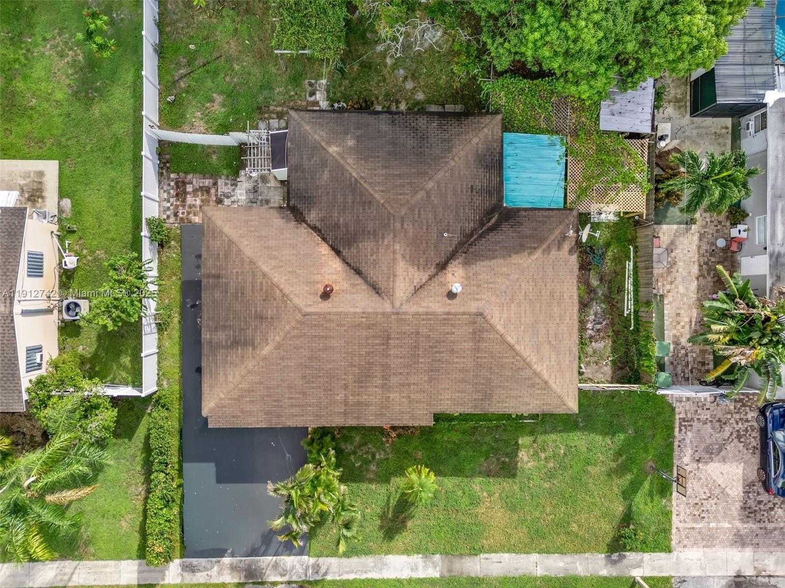 Small Image of 136 CAYMAN DR, Palm Springs Number 2