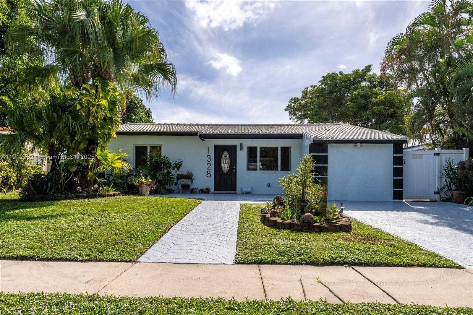 Small Image of 1328 MANGO ISLE, Fort Lauderdale Number 1