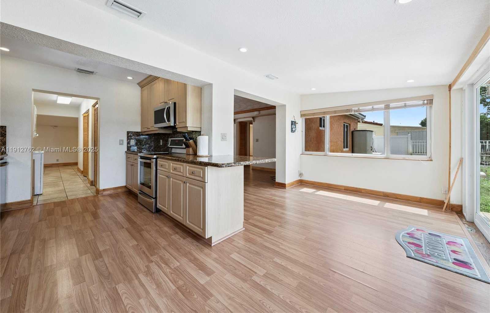 Small Image of 1328 MANGO ISLE, Fort Lauderdale Number 11