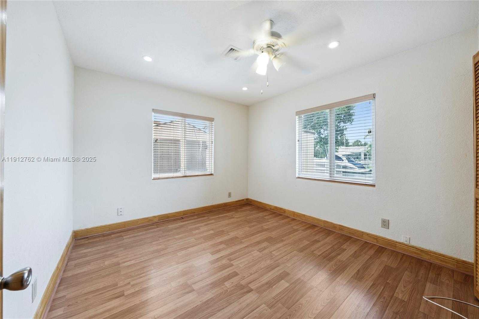 Small Image of 1328 MANGO ISLE, Fort Lauderdale Number 12