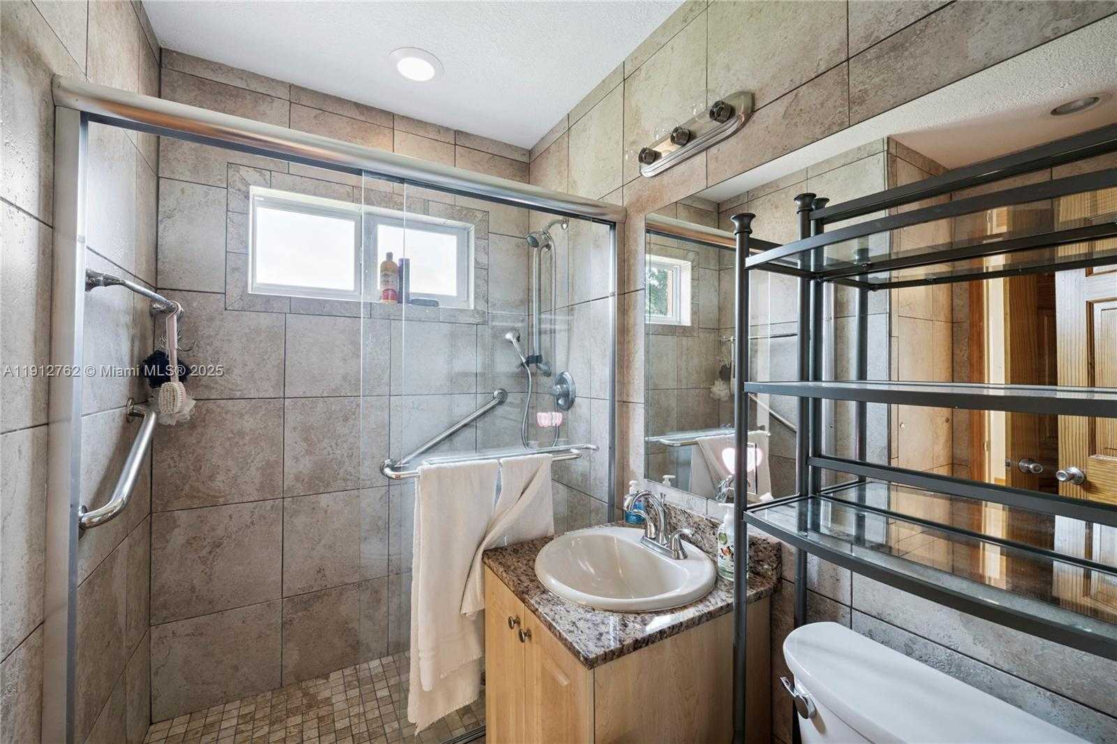 Small Image of 1328 MANGO ISLE, Fort Lauderdale Number 14