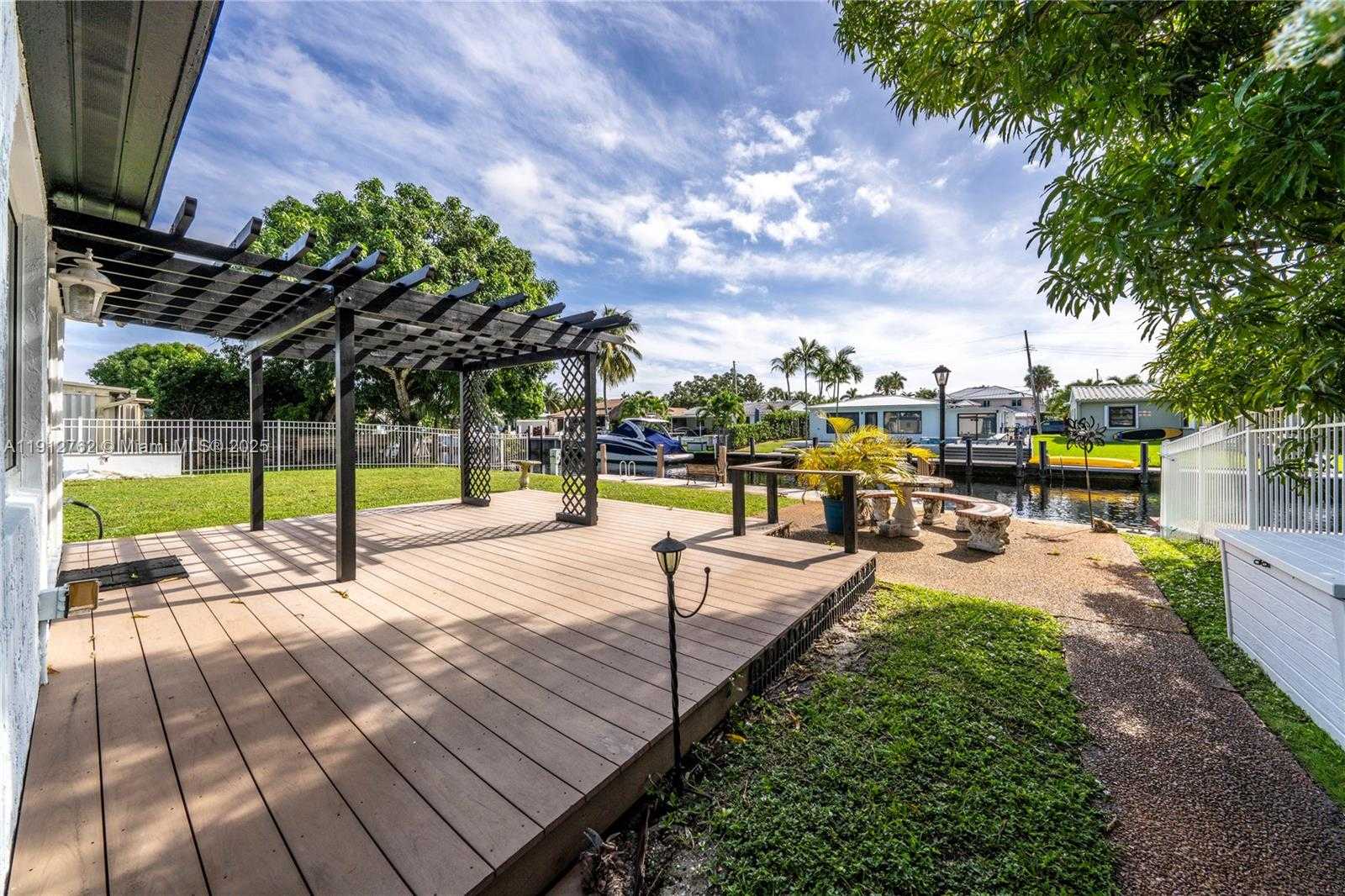 Small Image of 1328 MANGO ISLE, Fort Lauderdale Number 16