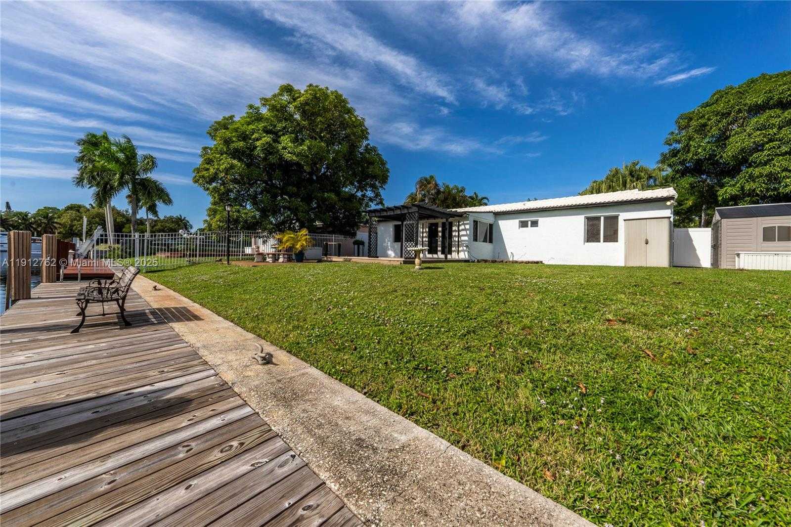 Small Image of 1328 MANGO ISLE, Fort Lauderdale Number 19