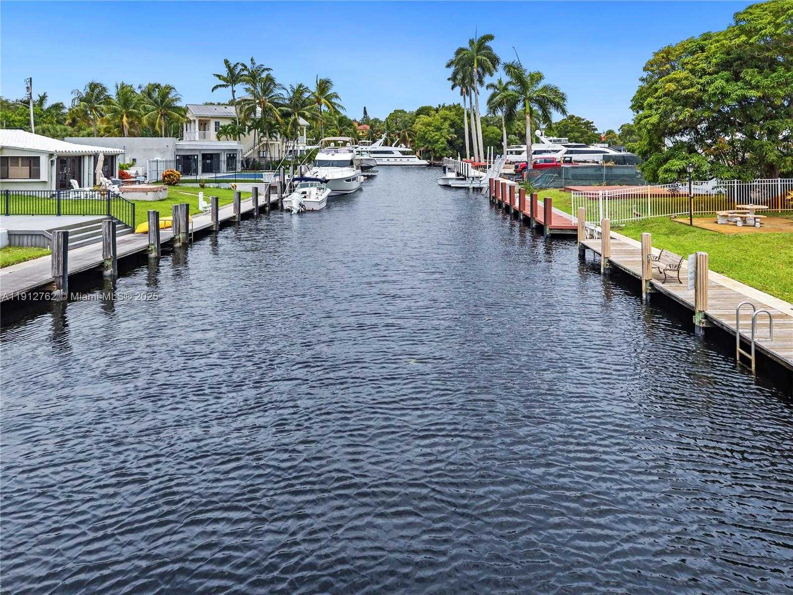 Small Image of 1328 MANGO ISLE, Fort Lauderdale Number 23