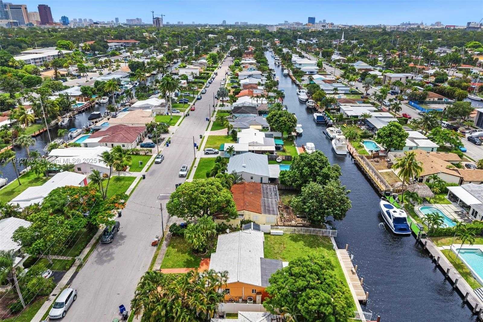 Small Image of 1328 MANGO ISLE, Fort Lauderdale Number 27